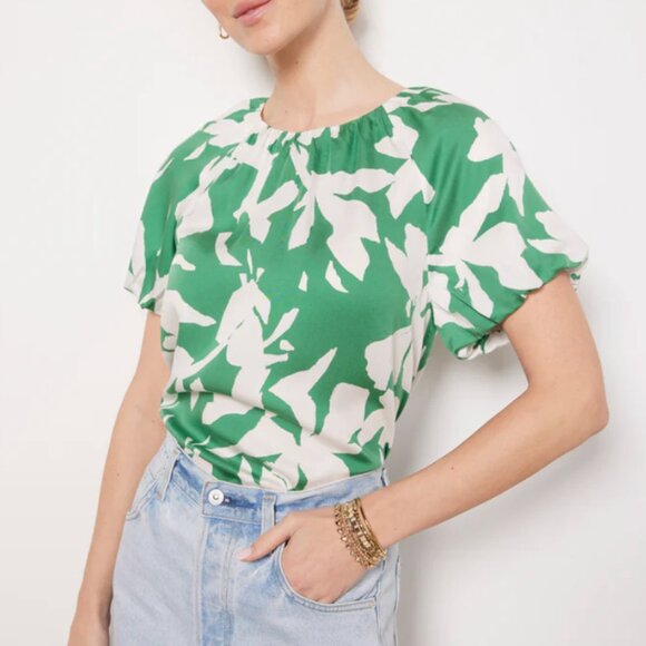 Evereve Tops - Women Evereve Rylee Top Short Sleeve Light Weight in Green Floral Size Medium